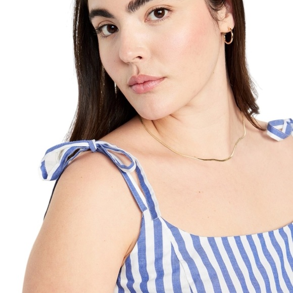 NWT Old Navy Cami Crop Top Blue and White Striped Women's
XXL - Picture 3 of 8